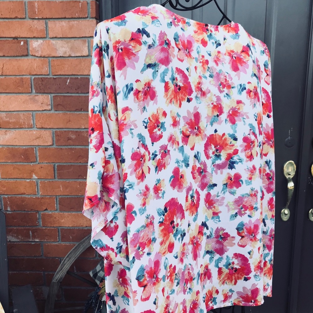 Forever 21 Floral Print Short Kimono - Picture 7 of 8
